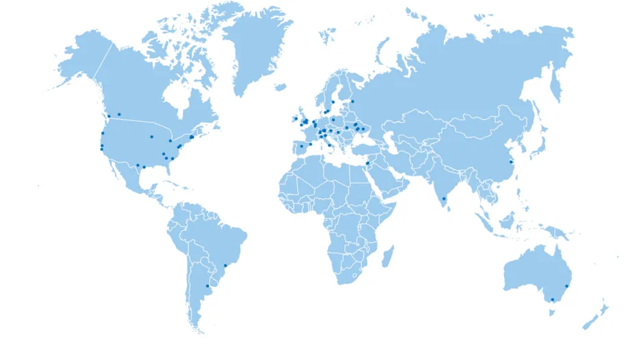 Graphic world map in light blue, on which dark blue dots show the places of origin of the fellows.